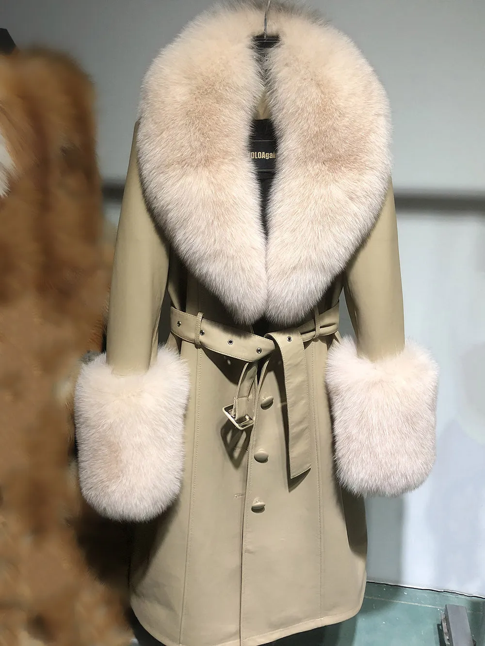 🧥 Slim Fit Sheepskin Leather Coat – Fox Fur Collar Luxe Winter Jacket🦊